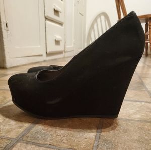 Black wedge heels